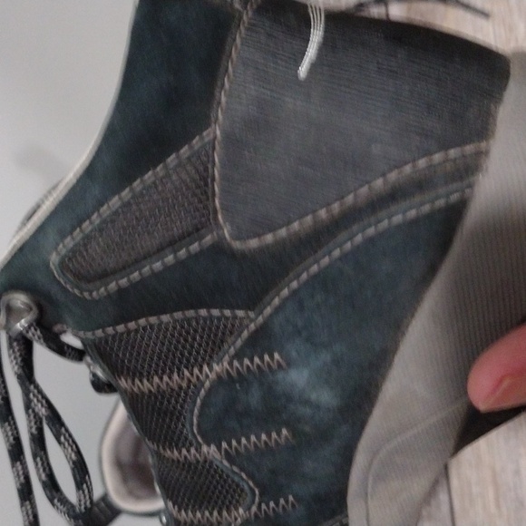 Dansko dark blue suede and gray mesh hiking boots. Waterproof. Size 9.5 - Picture 6 of 12